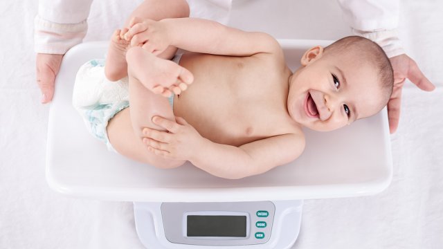 cân nặng trẻ sơ sinh 2 tháng tuổi